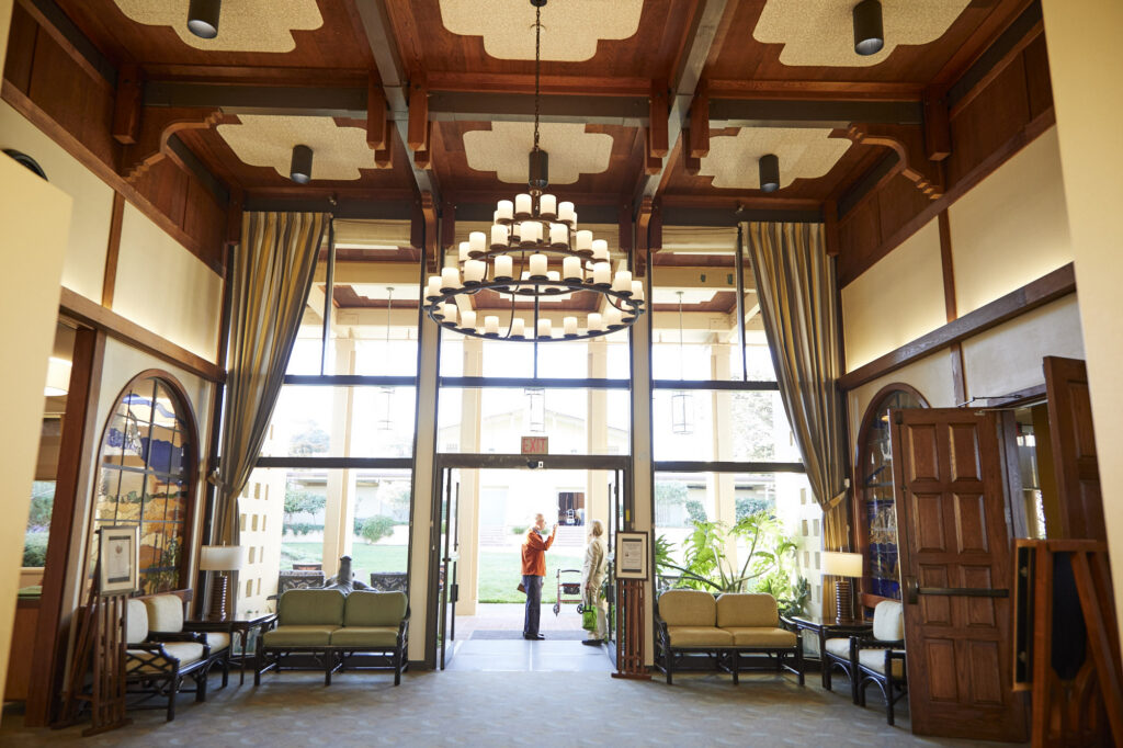 retirement community dining